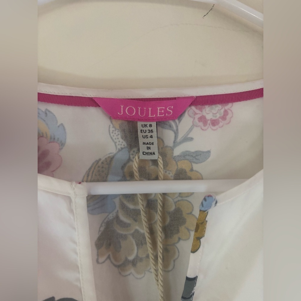 Joules Womens Short Sleeve V-Neck
Floral Print in Pink and White Size 4 NWT - Picture 9 of 9
